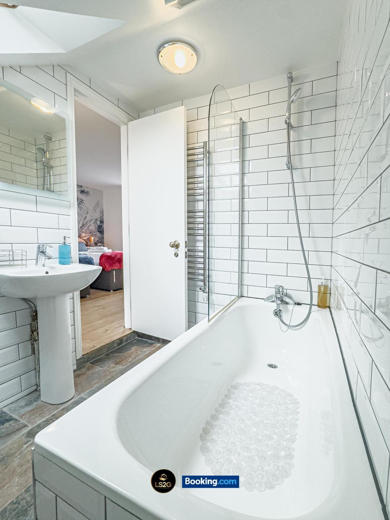Stunning House By Ls2G Short Lets & Serviced Accommodation Greater London With Free Wifi Экстерьер фото